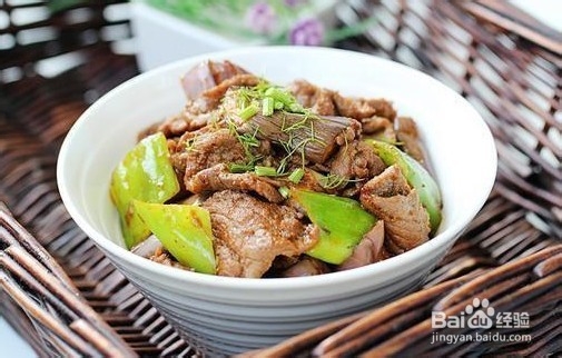 牛肉怎么炒才好吃 孜然牛肉烧茄子的做法