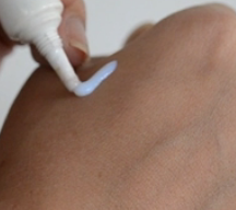 假眼睫毛怎么粘