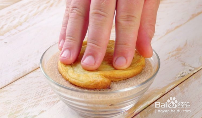 怎么制作奶油肉桂卷三明治