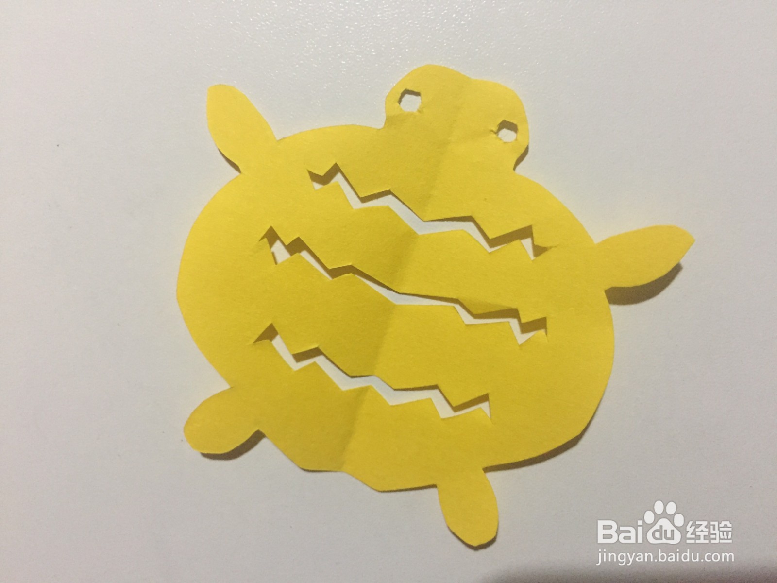 幼儿剪纸——如何用彩纸剪乌龟？