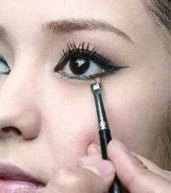 手把手教画眼线电眼美女就是你