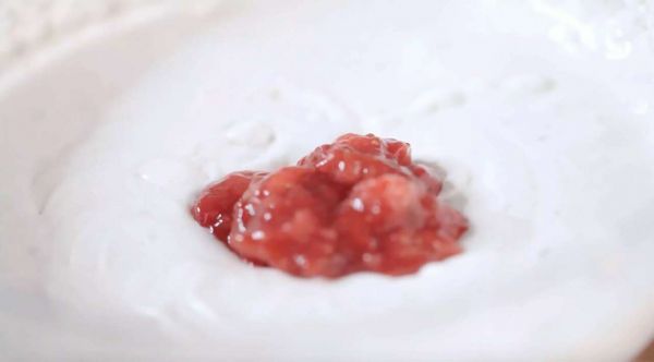 酸奶草莓冰淇淋