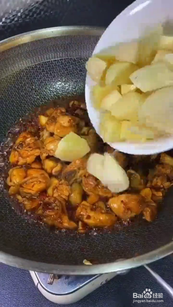 如何做土豆烧鸡腿