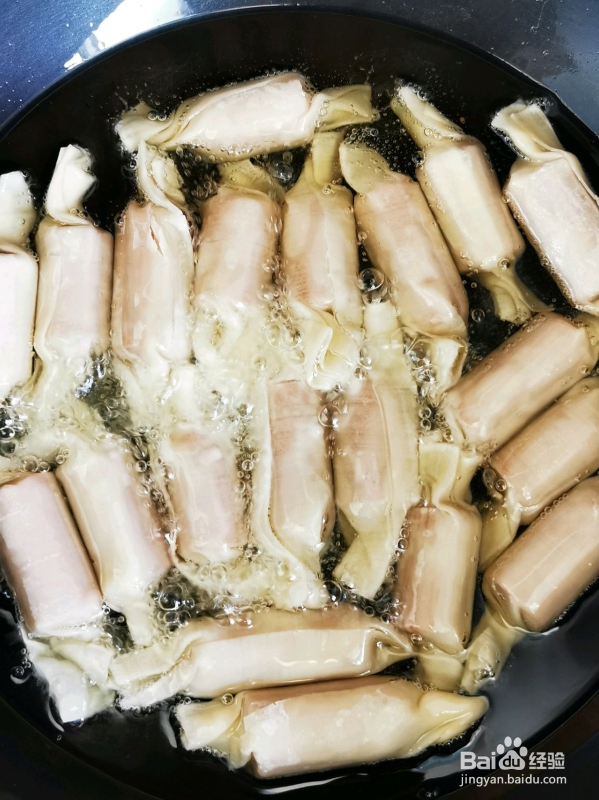 香肠馄饨皮卷的做法