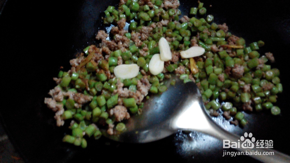 肉末豆角的家常做法。