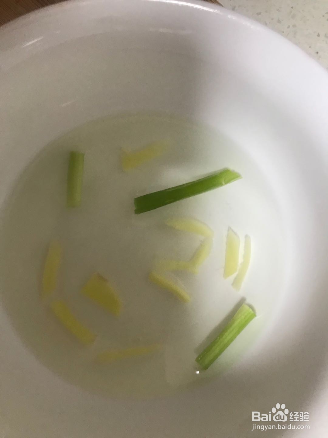 清蒸鲈鱼怎么做才不腥又好吃。