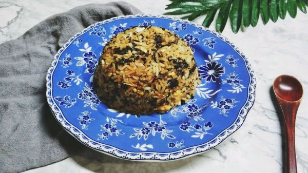 梅菜干酱油蛋炒饭