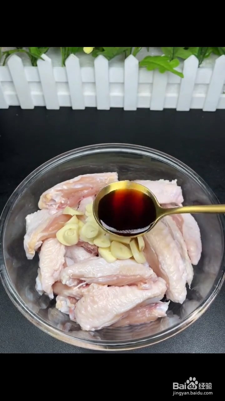 如何弄好吃的蒜香鸡翅