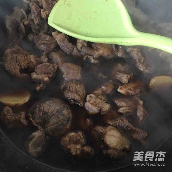 五香牛腩的做法