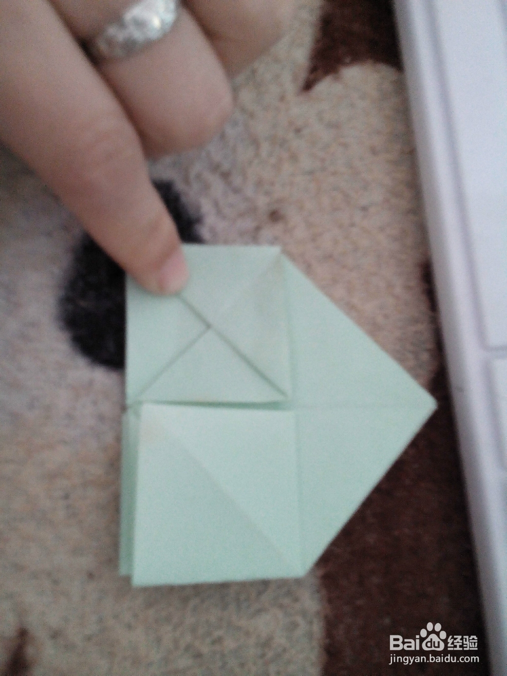 怎样用彩纸折漂亮的心形