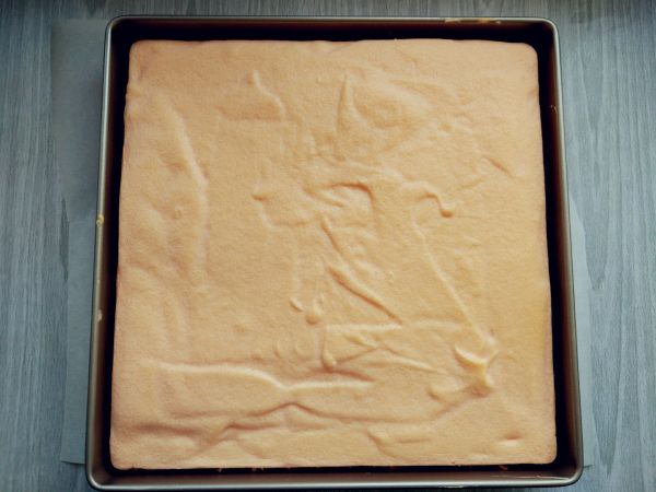 樱花草莓蛋糕卷