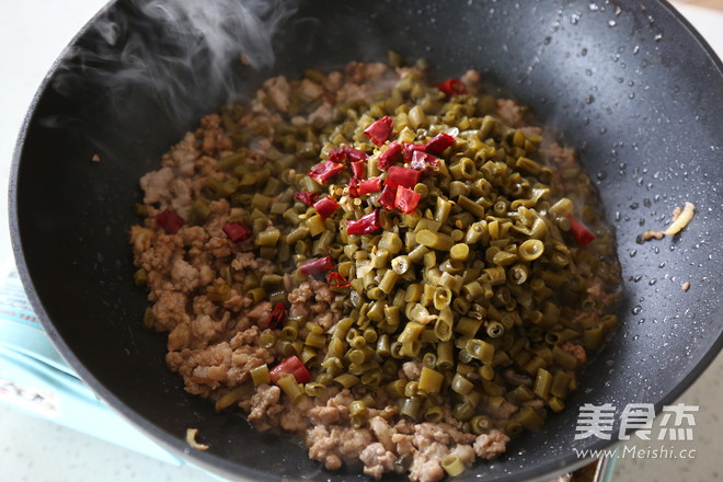 肉末酸豆角的做法