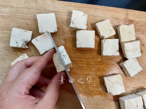 家常小菜臭豆腐烧毛豆