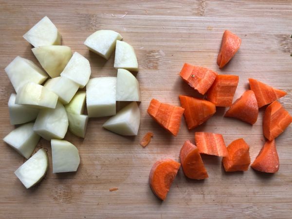 红烧土豆胡萝卜炖排骨