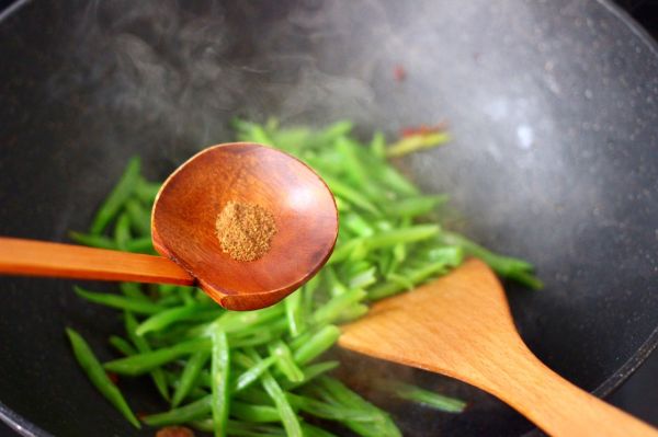 香肠辣爆芸豆丝