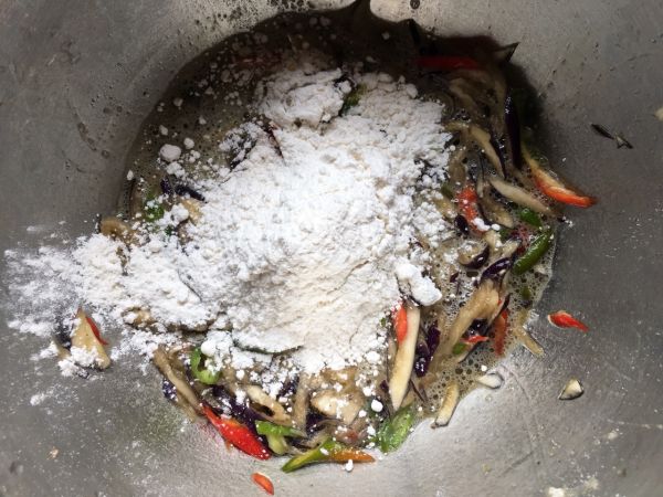 茄子辣椒鸡蛋饼