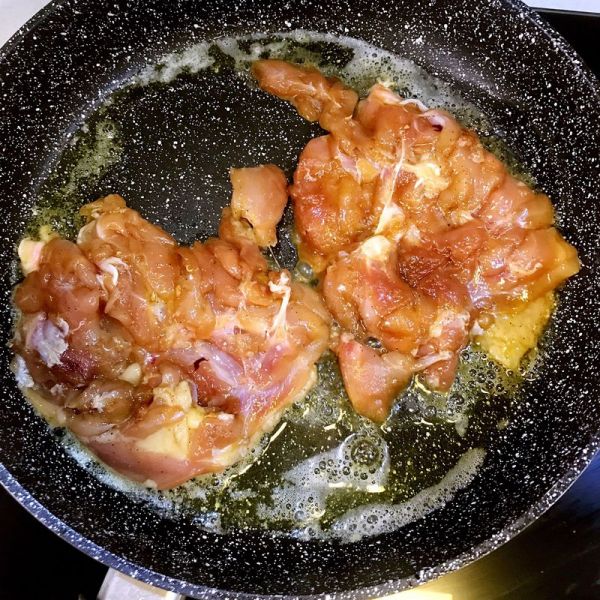 黑椒鸡腿肉芝士菠萝堡