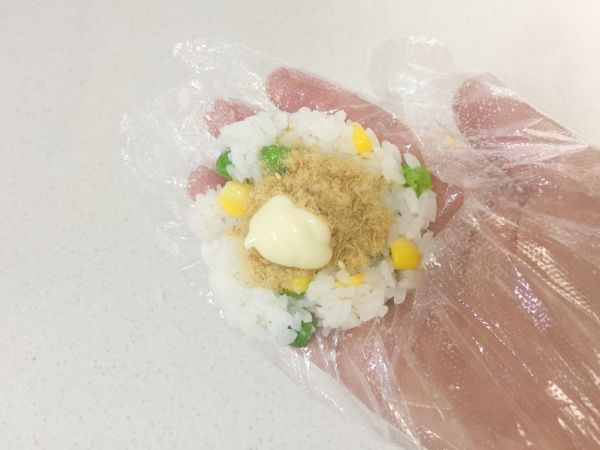 青豌豆肉松饭团