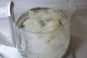 银耳百合雪梨汤的做法