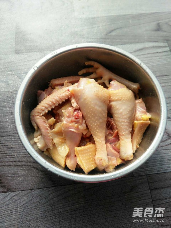 药材炖土鸡汤