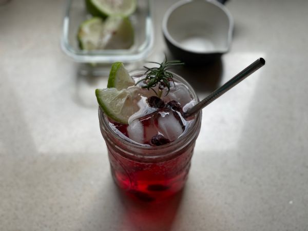 蔓越莓青柠气泡水