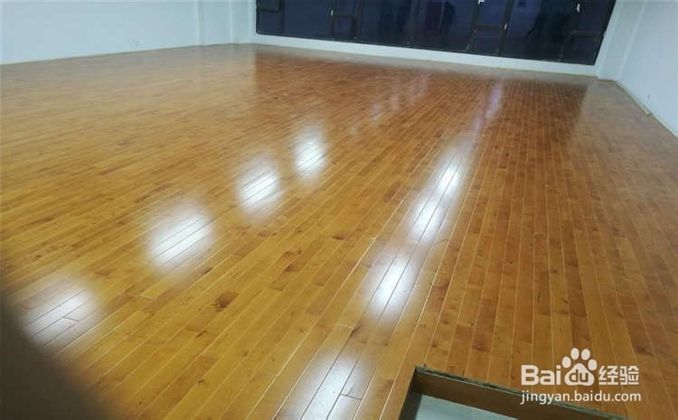 体育馆木地板破裂如何解决