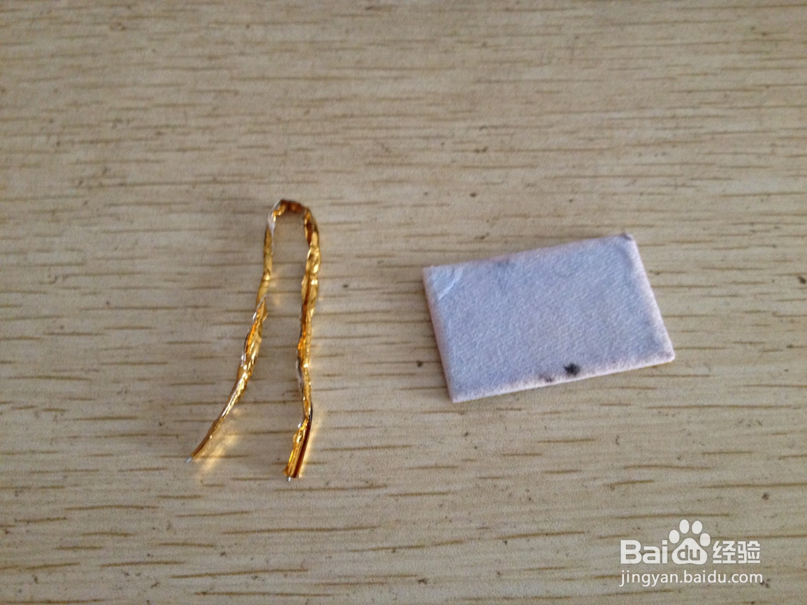 如何用面包袋绑绳和电蚊香片做简易的钢笔支架
