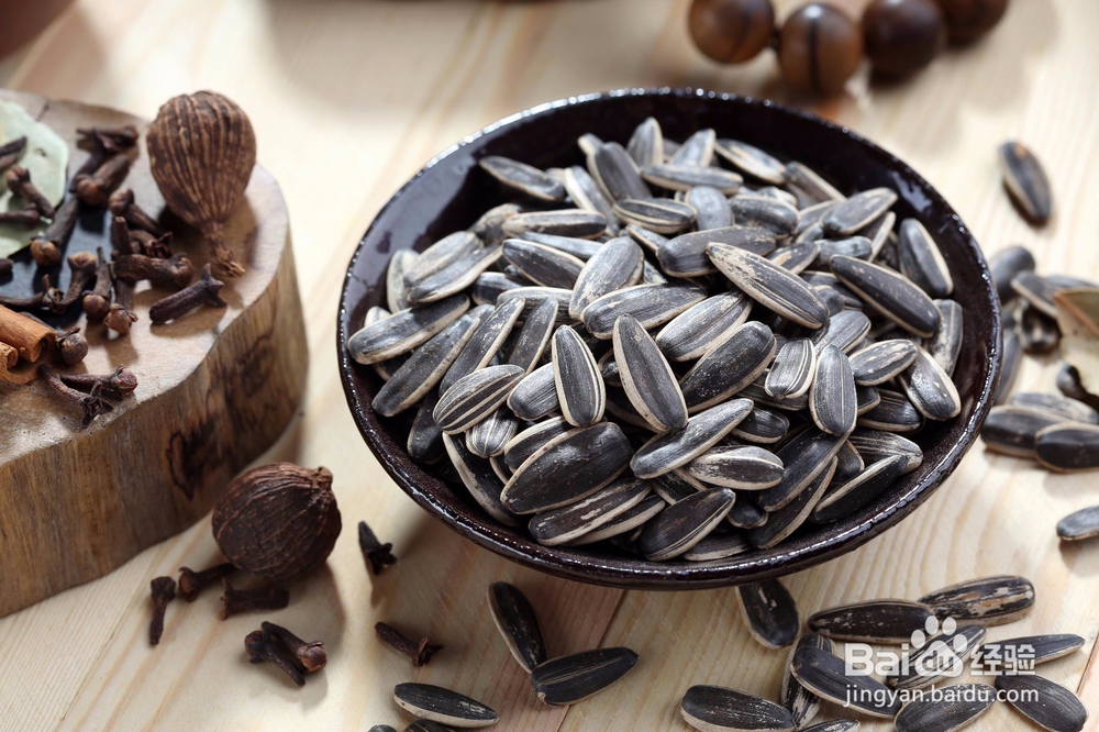 瓜子皮卡在牙缝怎么办