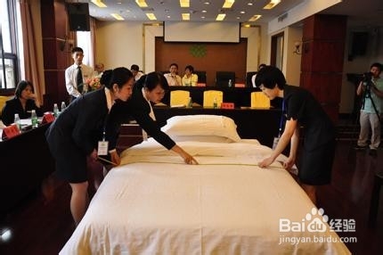 宾馆酒店管家客房部楼层服务员清扫房间工作流程