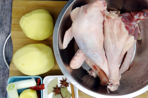 大鹅和什么一起炖最配