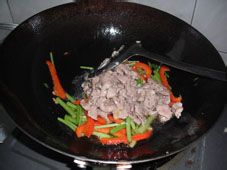 美食助眠小菜——香芹彩椒爆牛肉