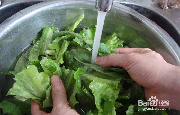如何教孩子学会清洗油麦菜