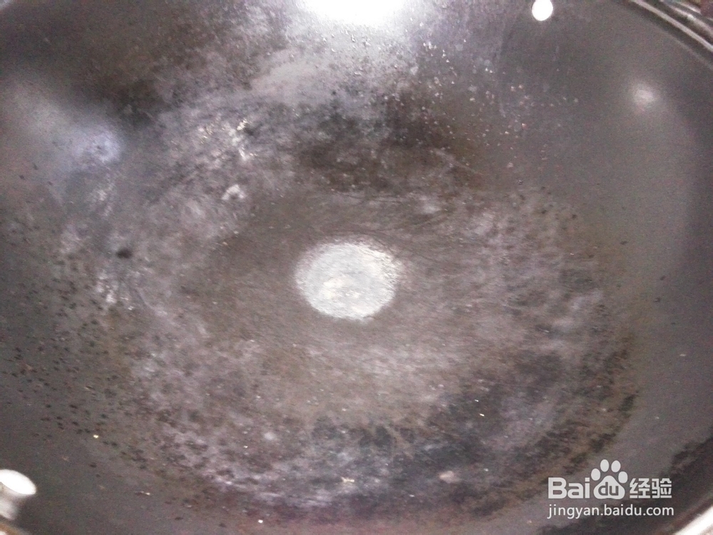 鸡蛋炒洋葱如何做(家常快速圆葱和鸡蛋怎样炒)