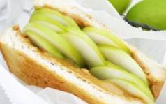 蜜枣花生酱三明治