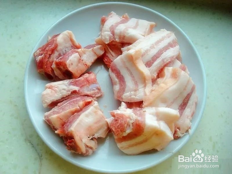 “五花肉炖豆腐”怎么做？