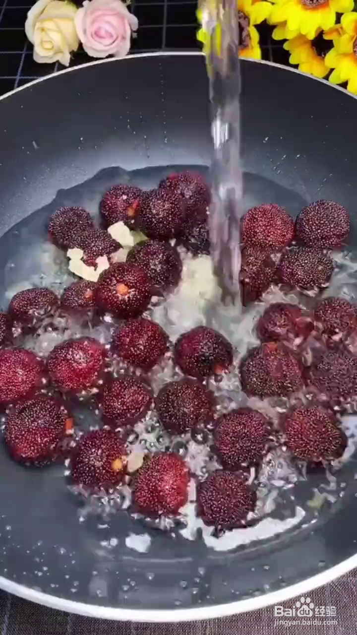 如何制作简易版杨梅罐头