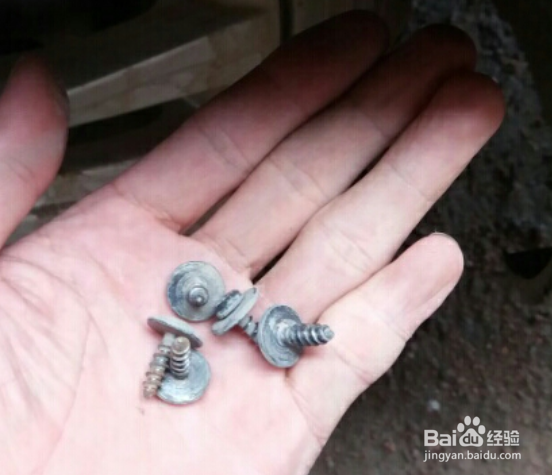 新速腾大灯怎么拆装