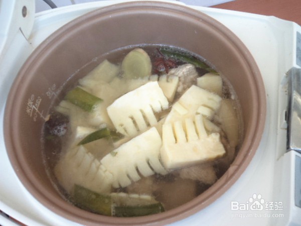 如何制作春笋排骨汤