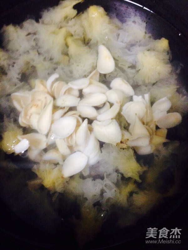 香蕉百合银耳汤