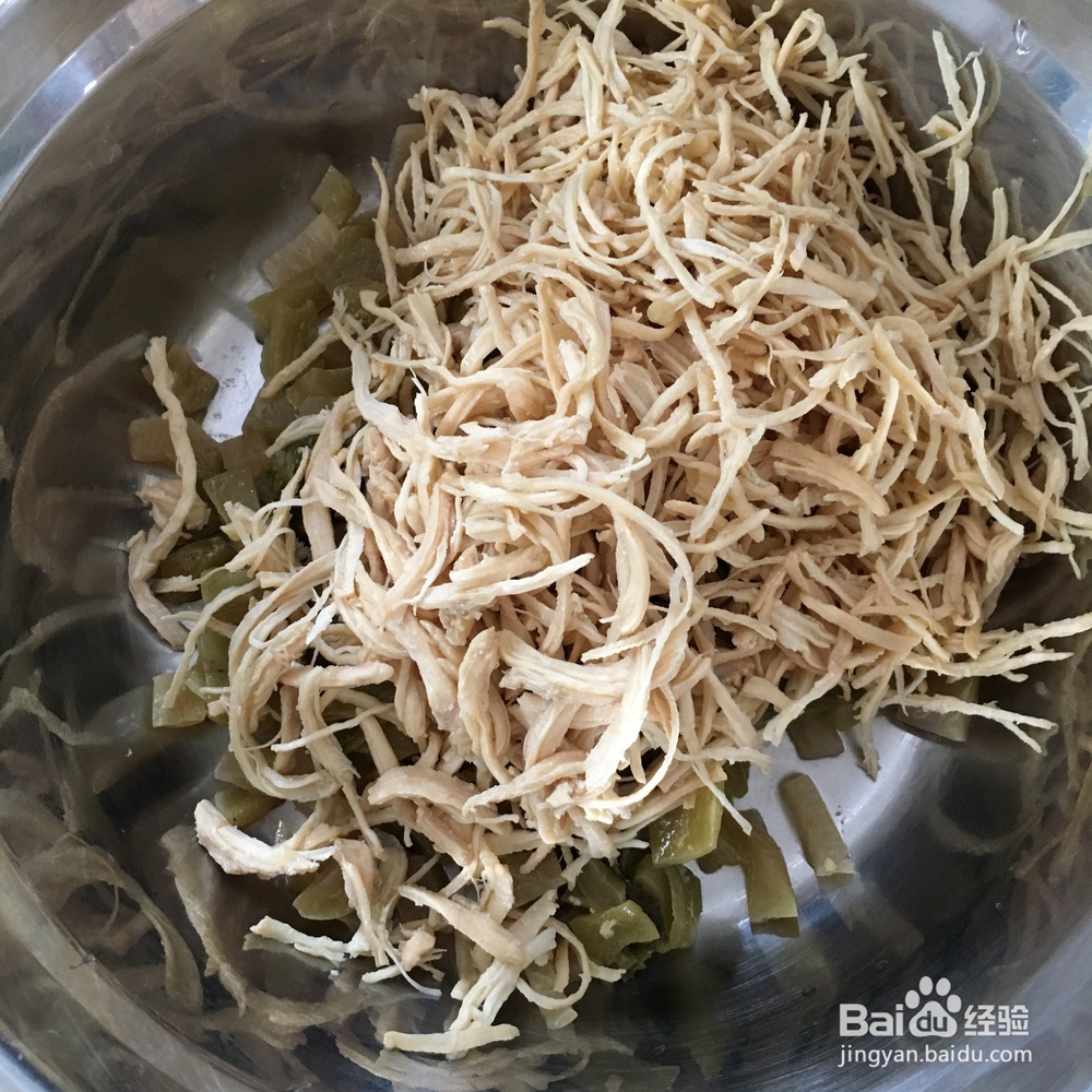 吃剩的咸菜和鸡肉丝怎么做成凉拌？