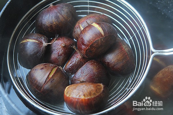 好吃的栗子焖鸡翅