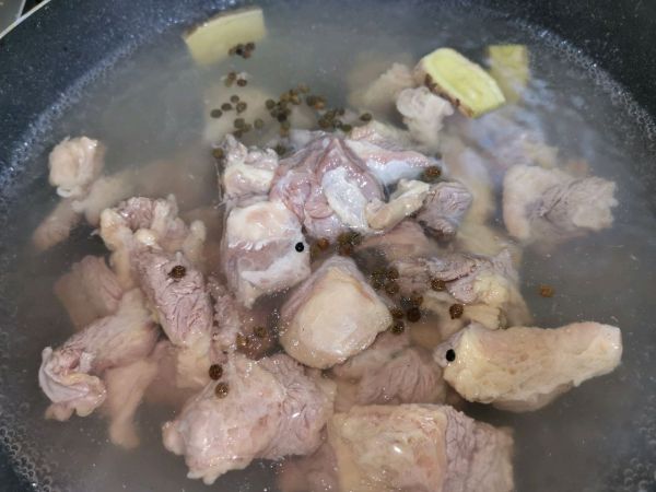 秘制萝卜焖牛腩