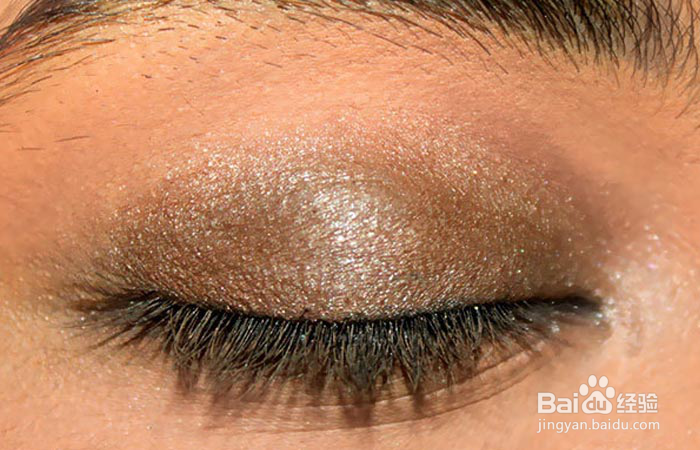 夏季眼部化妆-如何引领这个季节的趋势