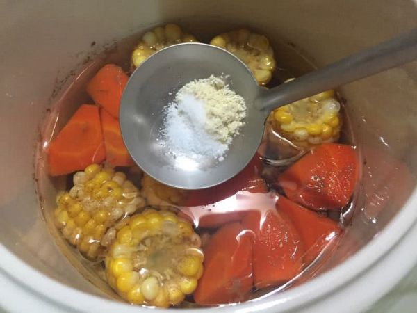 玉米萝卜炖排骨