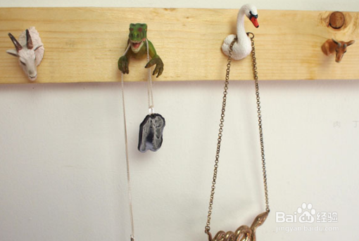 教你用宝宝玩具和小木块制作有趣的玄关挂钩