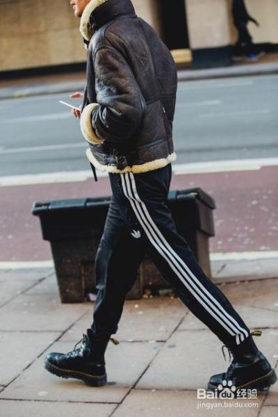 出门的N种搭配造型！3大「黑色靴x 裤款」个性街头混搭