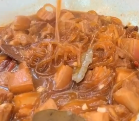 如何做红烧肉炖粉条呢