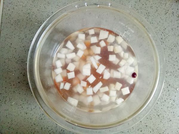 蔓越莓雪梨桃胶雪燕羹