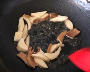 猪肚菌炒鸡毛菜