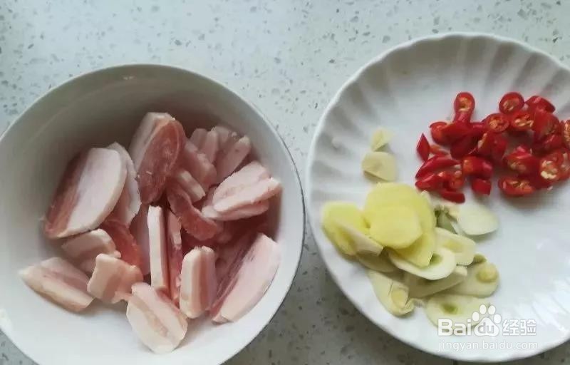 五花肉炒土豆片